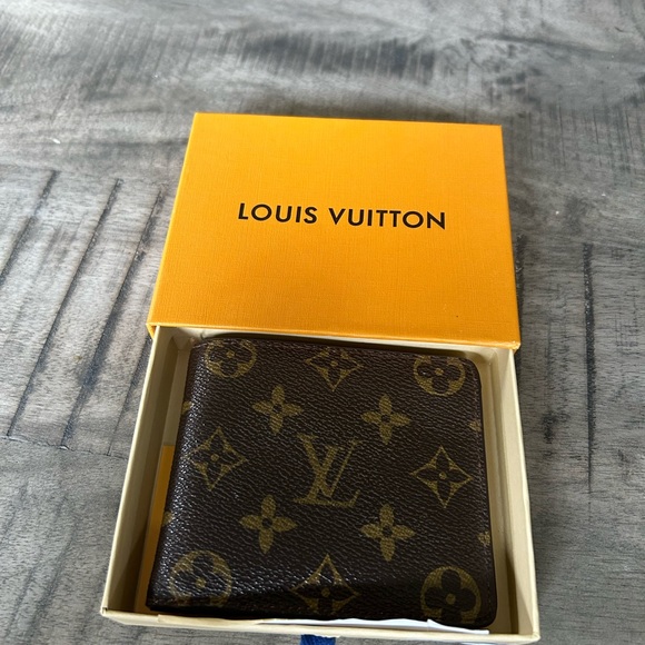 Louis Vuitton Wallet - REAL - Picture 1 of 7